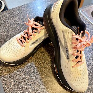 Women's Brooks Ghost 16, Ecru/Orange/Black, 10 B Medium